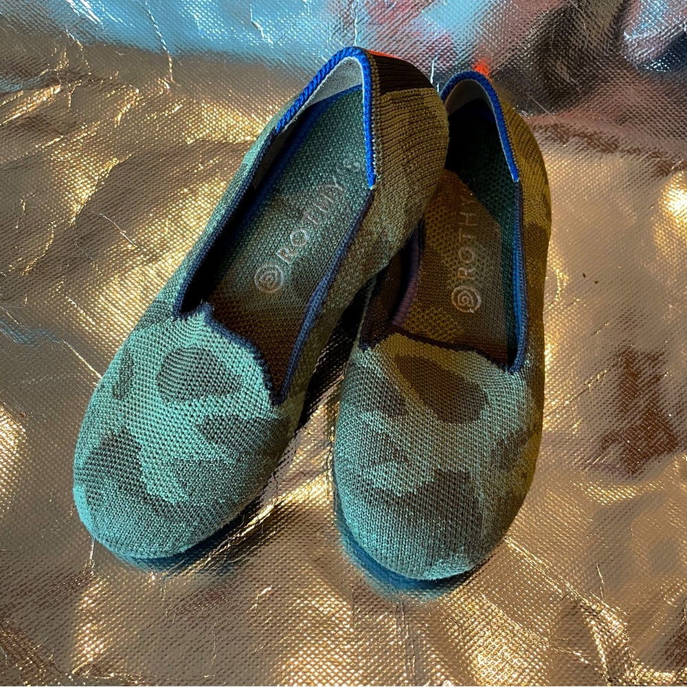 Rothy’s camouflage loafers flats girls size 11 slip-on shoes great condition